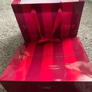 2 Victoria’s Secret Medium Shopping Bags Size.: 11 x 9 x 5.